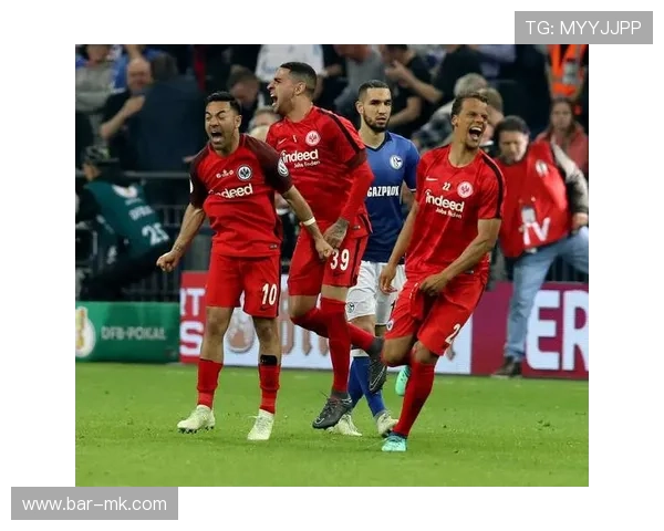 法兰克福中场核心发挥出色,助力球队稳扎稳打迈向联赛新高