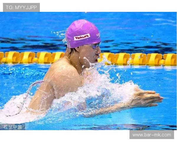 佩内洛普·海恩斯刷新蛙泳纪录，书写历史新篇章